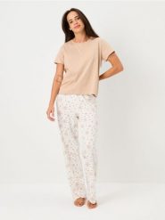 Bawełniana piżama dwuczęściowa z motywem świątecznym - beżowy. Brązowe piżamy damskie Sinsay, l, bez wzorów, z bawełny, bez ramiączek. Za 29.99 zł.