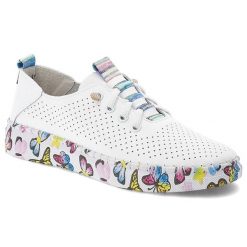 Półbuty damskie Artiker, cholewka ze skóry naturalnej z perforacją zapewniającą przewiewność klasyczne wiązanie lekka podeszwa, białe, 58C0440. Białe półbuty damskie Artiker, bez wzorów, ze skóry, klasyczne, bez obcasa, bez zapięcia. Za 169.90 zł.