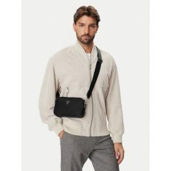 Saszetka Guess. Czarne saszetki męskie Guess, młodzieżowe, małe. Za 291.99 zł.
