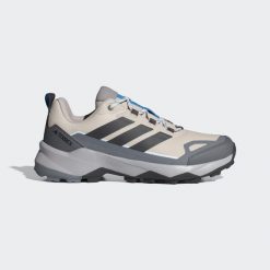 Buty na piesze wycieczki Terrex Skychaser Ax5. Brązowe buty sportowe męskie Adidas, bez zapięcia, wspinaczkowe. Za 439.00 zł.