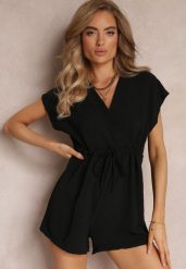 Czarny Krótki Kombinezon ze Ściągaczem w Talii Weam. Czarne sukienki damskie Renee, bez wzorów, eleganckie, bez kołnierzyka, bez ramiączek, mini, kopertowe. Za 49.99 zł.