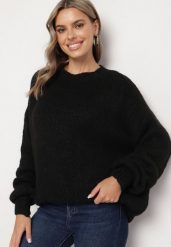 Czarny Sweter o Klasycznym Prostym Kroju z Domieszką Wełny i Wiskozy Sezisya. Czarne swetry damskie Born2be, na zimę, uniwersalny, z aplikacjami, z jeansu, eleganckie, bez kołnierzyka, bez ramiączek, długie, bez kaptura. Za 149.99 zł.