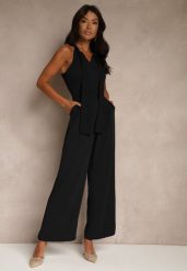 Czarny Kombinezon Wide Leg z Ozdobnym Wiązaniem przy Szyi Silelia. Czarne sukienki damskie Renee, na co dzień, l, bez wzorów, eleganckie, bez kołnierzyka, bez ramiączek, kopertowe. Za 99.99 zł.