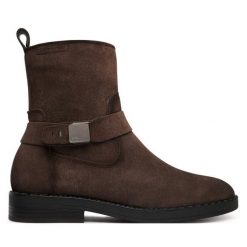 Botki Tamaris. Brązowe botki damskie Tamaris, bez obcasa, na płaskiej podeszwie, bez zapięcia. Za 469.99 zł.