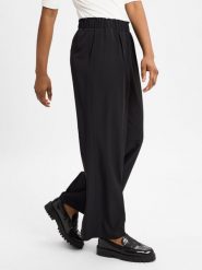 Comma casual identity Spodnie Kobiety Sztuczne włókno czarny, 38. Czarne spodnie materiałowe damskie comma casual identity, bez wzorów, z włókna. Za 449.95 zł.