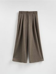 Spodnie z wiskozą - ciemnobrązowy. Brązowe spodnie materiałowe damskie Reserved, l, bez wzorów, z tkaniny. Za 159.99 zł.