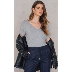 Rut&Circle T-shirt V Alina - Grey. T-shirty damskie marki Rut&Circle. Za 64.95 zł.