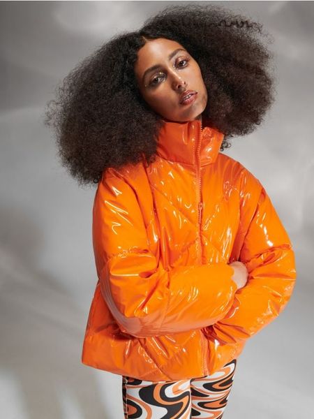 Kurtka puffer - pomarańczowy. Brązowe kurtki damskie Sinsay, l, bez wzorów, z puchu, bez kaptura. Za 139.99 zł.