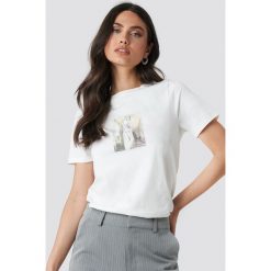 NA-KD Trend Statue T-shirt - White. T-shirty damskie marki NA-KD Trend. Za 80.95 zł.