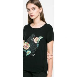 Desigual - Top. Czarne topy damskie Desigual, z krótkim rękawem. W wyprzedaży za 129.90 zł.