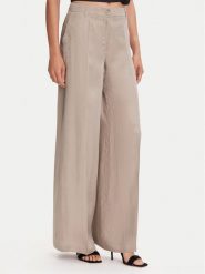 Guess Spodnie materiałowe W5YB02 WH5N2 Beżowy Regular Fit. Brązowe spodnie materiałowe damskie Guess, xs, z aplikacjami, z materiału. Za 399.99 zł.