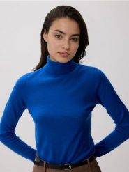 Wełniany sweter z golfem - niebieski. Niebieskie swetry damskie Reserved, l, bez wzorów, z dzianiny, bez kołnierzyka, bez ramiączek, bez kaptura. Za 159.99 zł.