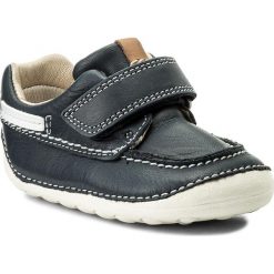 Mokasyny CLARKS - Tiny Cloud 261316926 Navy Leather. Półbuty chłopięce marki Clarks. W wyprzedaży za 139.00 zł.