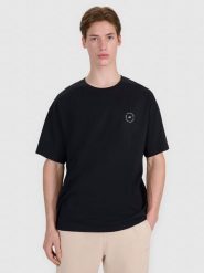 4F T-shirt oversize z nadrukiem męski - czarny S. Czarne koszulki sportowe męskie 4f, m, bez wzorów, z bawełny, bez kołnierzyka, bez ramiączek. W wyprzedaży za 59.99 zł.