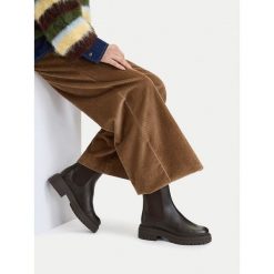 Sztyblety Lasocki. Brązowe botki damskie Lasocki, bez obcasa, na płaskiej podeszwie, bez zapięcia. Za 269.99 zł.
