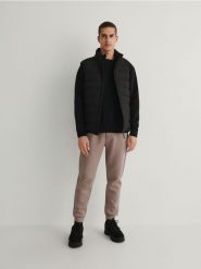 Bluza z haftem - czarny. Czarne bluzy męskie Reserved, l, bez wzorów, z bawełny, bez kaptura. Za 149.99 zł.
