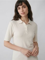 Bluzka polo z krótkim rękawem z wiskozą - kremowy. Białe bluzki damskie Sinsay, l, bez wzorów, z wiskozy, bez kołnierzyka, bez ramiączek. Za 19.99 zł.