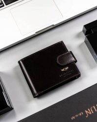 Portfel męski PETERSON PTN 22302L-VT czarny. Czarne portfele męskie Peterson, bez wzorów. Za 80.00 zł.