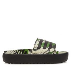 Klapki adidas. Zielone klapki damskie Adidas, bez wzorów, sportowe, bez obcasa. Za 179.99 zł.