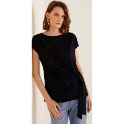 Mango - Top Parisie2. Szare topy damskie Mango, z dzianiny, z okrągłym kołnierzem, z krótkim rękawem. Za 79.90 zł.