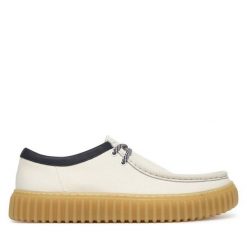 Półbuty Clarks. Białe półbuty na co dzień męskie Clarks, bez zapięcia. Za 469.99 zł.