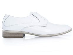 Unikalne białe lakierki męskie - buty wizytowe T7. Białe eleganckie półbuty Modini Moda Męska, ze skóry, casualowe, bez zapięcia. W wyprzedaży za 297.00 zł.