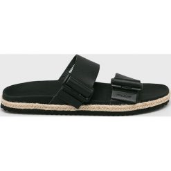Pepe Jeans - Klapki. Czarne klapki męskie Pepe Jeans, z jeansu. W wyprzedaży za 179.90 zł.