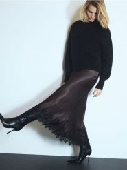 Spódnica z wiskozy - ciemnobrązowy. Brązowe spódnice damskie Reserved, l, bez wzorów, z wiskozy, rozkloszowane. Za 179.99 zł.