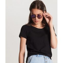 Koszulka z kieszonką - Czarny. T-shirty damskie marki Cropp. Za 29.99 zł.