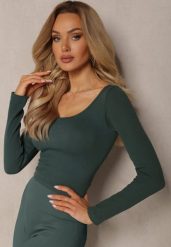 Zielona Dopasowana Bluzka w Prążki o Krótkim Kroju Elowenia. Zielone bluzki damskie Renee, bez wzorów, sportowe, bez kołnierzyka, bez ramiączek. Za 44.99 zł.