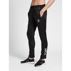 Damskie spodnie dresowe Hummel Core XK. Czarne spodnie dresowe damskie Hummel, bez wzorów, z dresówki, do biegania. Za 168.50 zł.