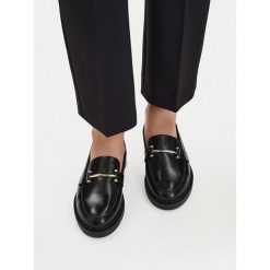 Loafersy JENNY. Czarne mokasyny damskie Jenny. Za 139.99 zł.