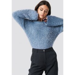 NA-KD Puchaty sweter z szerokim rękawem - Blue. Niebieskie swetry damskie NA-KD, z materiału, z okrągłym kołnierzem. Za 141.95 zł.