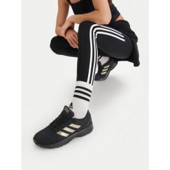 Buty do biegania adidas. Czarne obuwie sportowe damskie Adidas, bez wzorów, do biegania. Za 239.99 zł.