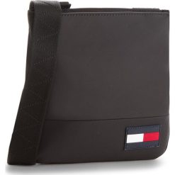 Saszetka TOMMY HILFIGER - Escape Mini Crossover AM0AM03420 002. Saszetki męskie marki Tommy Hilfiger. W wyprzedaży za 199.00 zł.