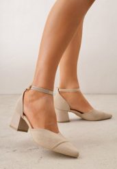 Ciemnobeżowe Strukturalne Czółenka VICES na Słupku z Paskiem wokół Kostki Kallimei. Brązowe czółenka damskie Born2be, bez wzorów, z jeansu, eleganckie, bez obcasa, na słupku, bez zapięcia. Za 119.99 zł.