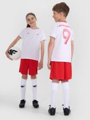 4F Spodenki sportowe dziecięce 4F JUNIOR x Robert Lewandowski - czerwone 146/152 (10-12 lat). Czerwone szorty dla chłopców 4f, bez wzorów, z dzianiny, młodzieżowe. Za 99.99 zł.