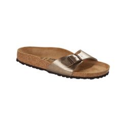 Klapki damskie Birkenstock Madrid Big Buckle. Brązowe klapki damskie Birkenstock, bez wzorów, z materiału, eleganckie, bez obcasa. Za 601.00 zł.