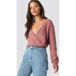 NA-KD Trend Sweter z kopertowym dekoltem - Pink. Różowe swetry damskie NA-KD Trend, z kopertowym dekoltem. Za 121.95 zł.