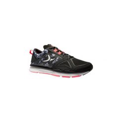 Buty fitness kardio 900 damskie. Czarne obuwie sportowe damskie DOMYOS. W wyprzedaży za 109.99 zł.