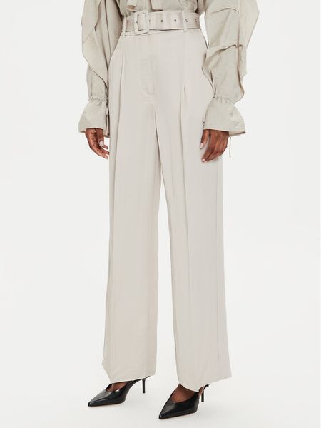 Karen by Simonsen Spodnie materiałowe Priscilla 10105042 Beżowy Loose Fit. Brązowe spodnie materiałowe damskie Karen by Simonsen, bez wzorów, z materiału. Za 589.99 zł.