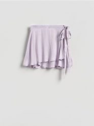 Spódnica mini z wiązaniem - lawendowy. Fioletowe spódnice damskie Reserved, l, bez wzorów, z wiskozy, mini, proste. Za 99.99 zł.