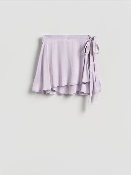 Spódnica mini z wiązaniem - lawendowy. Fioletowe spódnice damskie Reserved, l, bez wzorów, z wiskozy, mini, proste. W wyprzedaży za 59.99 zł.