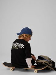 4F T-shirt loose z nadrukiem chłopięcy - czarny 134/140 (8-10 lat). Czarne t-shirty dla chłopców 4f, bez wzorów, z bawełny, bez ramiączek. Za 59.99 zł.