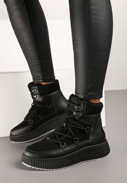 Czarne Śniegowce Trapery Vices na Płaskiej Podeszwie z Futerkiem w Stylu Baranka ze Sznurowaniem Temirits. Czarne botki damskie Renee, z puchu. Za 84.99 zł.