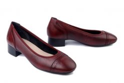 RIEKER 43450-35 red, czółenka damskie. Czerwone czółenka damskie Rieker, bez wzorów, bez obcasa, na obcasie, bez zapięcia. Za 329.90 zł.