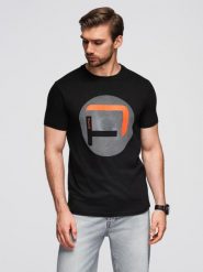 Męski t-shirt z dużym nadrukiem czarny V2 OM-TSPT-0245 S. Czarne t-shirty męskie Ombre, m, bez wzorów, bez kołnierzyka. Za 196.65 zł.