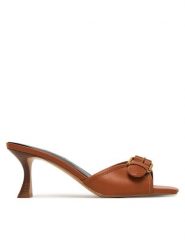 Guess Klapki FLJDI3 ELE03 Brązowy. Brązowe klapki damskie Guess, z aplikacjami, ze skóry, bez obcasa. Za 589.99 zł.