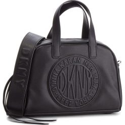 Torebka DKNY - Tilly Circa-Sm Satch R83DV701 Black/Silver 46. Torebki do ręki damskie marki DKNY. W wyprzedaży za 499.00 zł.