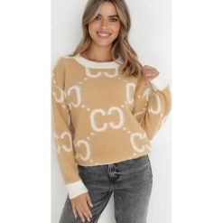 Beżowy Sweter Oversize Phisnun. Brązowe swetry damskie Born2be, na zimę, m, bez wzorów, z dzianiny, klasyczne, bez kołnierzyka, bez ramiączek, długie, bez kaptura. Za 119.99 zł.